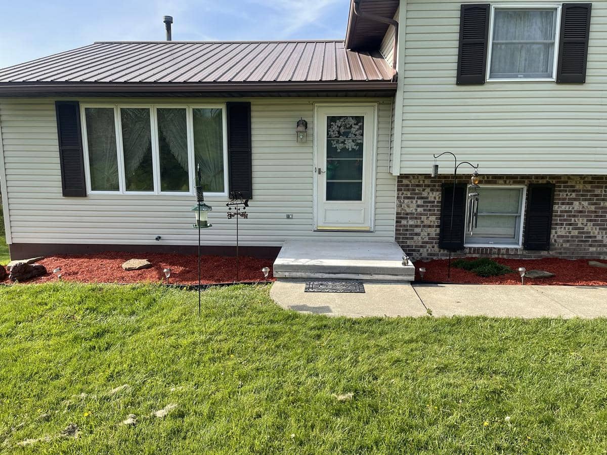 Mulching in Old Washington, OH Thumbnail