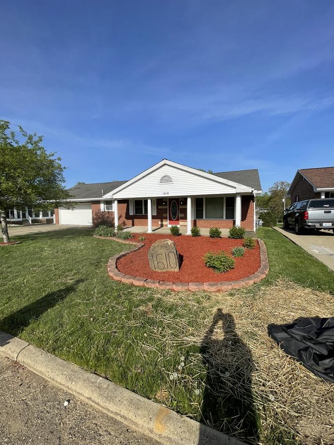 Premium Red Mulch & Edging in Cambridge, OH Thumbnail